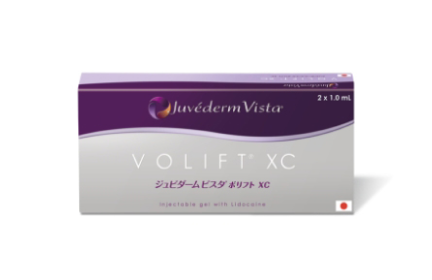 Juvederm Vista Volift XC 製品の箱の画像。パッケージは紫と銀色で、リドカインを含む注射用ジェルであることが記されています